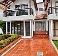 Casa Medianera Ubicada En El Condominio Santa Lucia