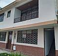 Apartamento En El Segundo Piso De Una Casa, En El Barrio Departamental. Amplio, Iluminado