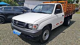 Hilux Modelo 2005 Gasolina 4X2 Estacas Perfecta