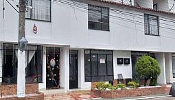 Venta De Casa Amplia En Condominio, Buena Ubicación.