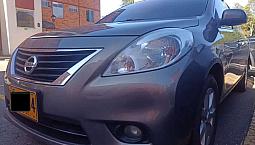 Nissan Versa Full Equipo