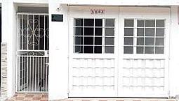 Arriendo Casa Urbanización Las Acacias, Dos Pisos. Primer