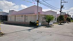 Hermosa Casa Esquinera En Venta.