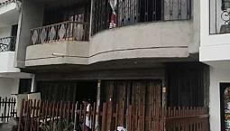 Casa Bifamiliar Con 2 Pisos Y Terraza!