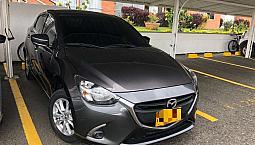 Hermoso Mazda 2 Tachback 2019
