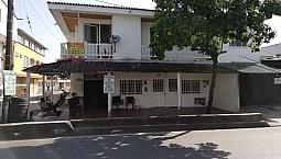 Se Vende Edificación De Dos Pisos Con 3 Aptos Y 2 Locales