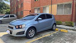Vendo Vehículo Chevrolet Sonic 2013 Hatch Back Color Plata Topacio