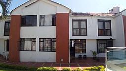 Casa 16 De Dos Pisos En Un Conjunto Con Piscina Encerrada, Porteria Y Parque.(Conjunto Aranjuez)