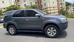 Hermosa Toyota Fortuner Como Nueva