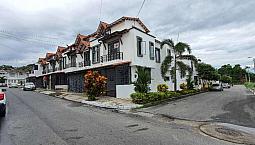 Linda Casa Esquinera