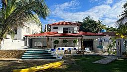 Arriendo Casa A La Orilla Del Mar En Coveñas