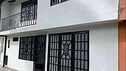 Se Vende Casa De 2 Pisos, Contactar A Mirian Preferiblemente Para Mostrar Los Sabados