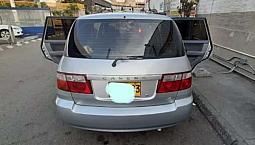 Camioneta Kia Carens Modelo 2006