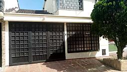 Casa De Dos Pisos Barrio Remanso Alto
