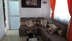 Casa De 3 Pisos Con Renta Y Parqueadero Motos