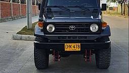 Excelente Camioneta De Estaca Toyota 4.5 Modelo 200, Transmision Mecanica, Con Documentos Al Dia, Carroceria Nueva.eva