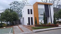 Linda Casa En Condominio