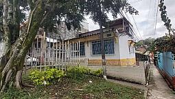 Casa Excelente Ubicación..sobre Avenida Comercial