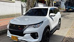Toyota Fortuner 2.7L Mid