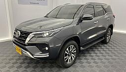 Toyota Fortuner  2.4 Srv At