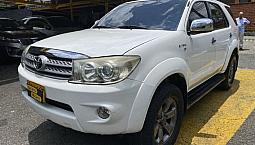 Toyota Fortuner 2.7 At 4X2